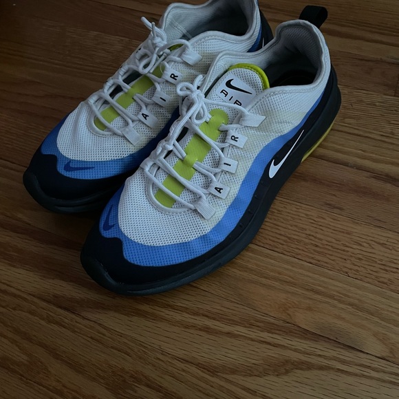 Men’s Nike Air Max Axis Sneakers - Picture 8 of 9